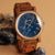 Holzkern Armbanduhr mit blauem Zifferblatt und braunem Holzarmband, Metalllünette