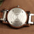 Holzkern Armbanduhr Rückseite mit Gravur, braunes Holzarmband