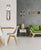 Horloge murale en bois au mur avec cadran rond et pendule suspendue