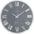 Horloge murale métallique avec cadran gris, chiffres romains et cadre argenté