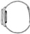 Montre homme, vue de côté avec bracelet en métal argenté et lunette cannelée