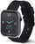 Montre connectée avec cadran noir et lunette argentée, bracelet noir perforé