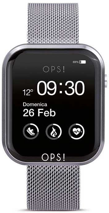 Smartwatch mit schwarzem Display und silbernem Metall-Mesh-Armband
