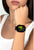 Montre connectée unisexe au poignet avec bracelet en silicone noir et écran jaune