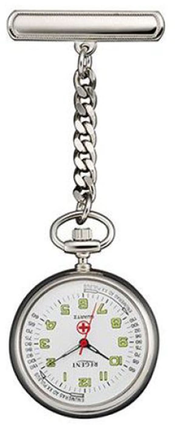 Montre de poche avec chaîne, cadran rond avec symboles multicolores et aiguilles.