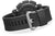 Montre homme avec bracelet noir et boucle métallique, boîtier sombre avec vis