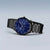 Vue de la page : montre pour homme avec cadran bleu et bracelet en métal noir