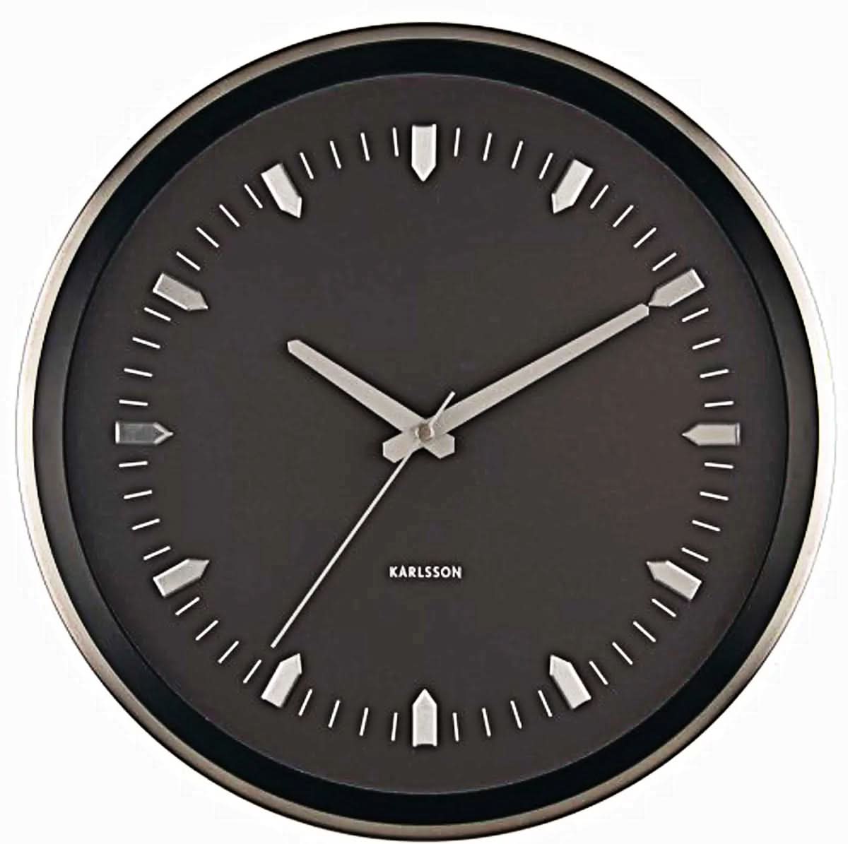 Wanduhr mit rundem schwarzem Zifferblatt, silbernem Rand und weißen Indexen, Karlsson