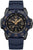 Montre homme avec bracelet en silicone bleu, cadran noir, index luminescents et guichet date.