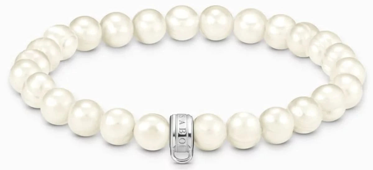 Bracelet en perles avec perles d'eau douce blanches et fermoir argenté pour breloques