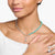 Collier de perles turquoise avec chaîne à maillons argentés et petit pendentif