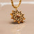 Collier avec chaîne à maillons dorés et pendentif en forme de soleil avec pierre marron