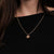 Collier doré à chaîne fine et petit pendentif soleil