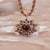 Collier avec chaîne en or rose et pendentif soleil avec cabochon en bois marron et détails de bijoux