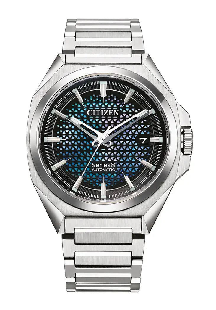 Citizen Series 8 Herrenuhr mit schwarzem Zifferblatt, blauem Akzent und Stahlarmband