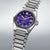 King Seiko Herrenuhr am Metallarmband, seitliche Ansicht mit Datumsfenster bei 6.