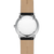 Armbanduhr-Ansicht von hinten: silbernes Gehäuse mit Gravur und braunes Lederband