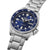 Herrenarmbanduhr mit blauem Zifferblatt, Stahllünette und Datumsfenster „MON“