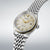 Seiko Presage Automatikuhr mit hellem Zifferblatt, goldenen Zeigern und Edelstahlband in Bicolor