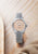 SEIKO Presage Herrenuhr mit beigem Zifferblatt und breitem Metallarmband, Datumsfenster
