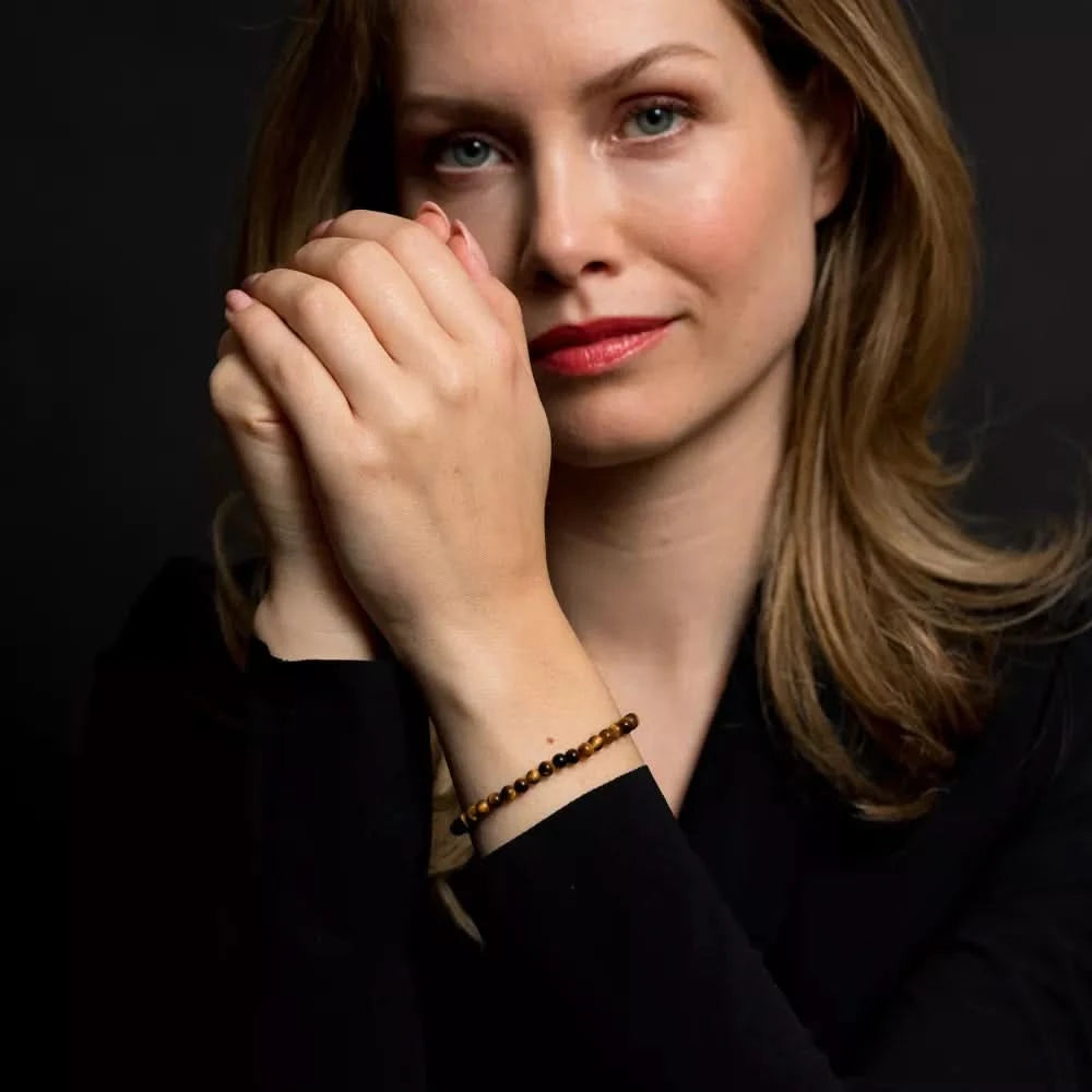 Bracelet œil de tigre avec design de perles sombres et fermoir en acier inoxydable