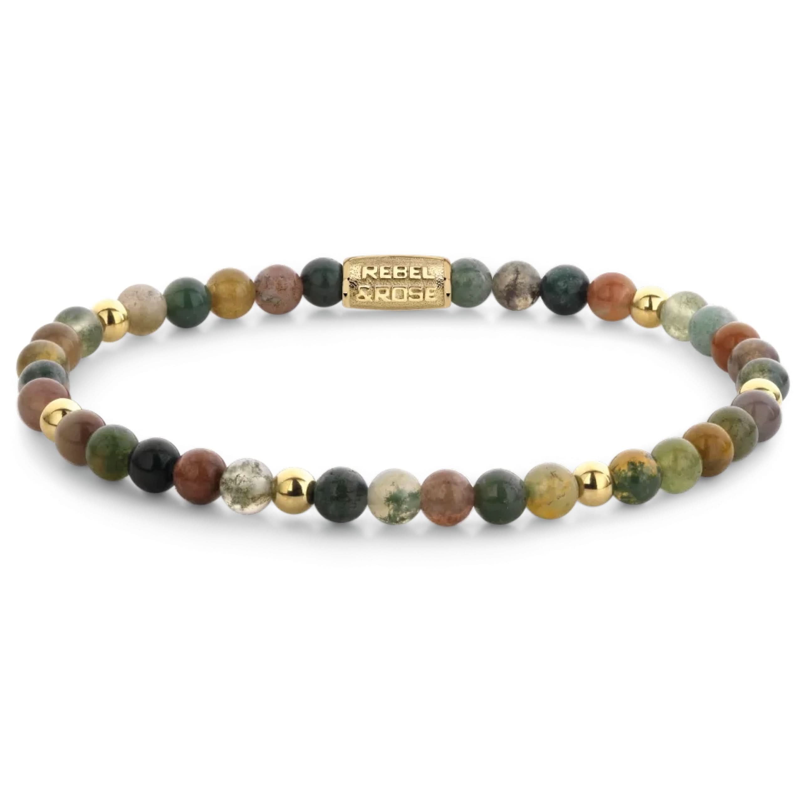 Bracelet avec perles de pierres précieuses multicolores et billes métalliques dorées, avec un élément à breloque.