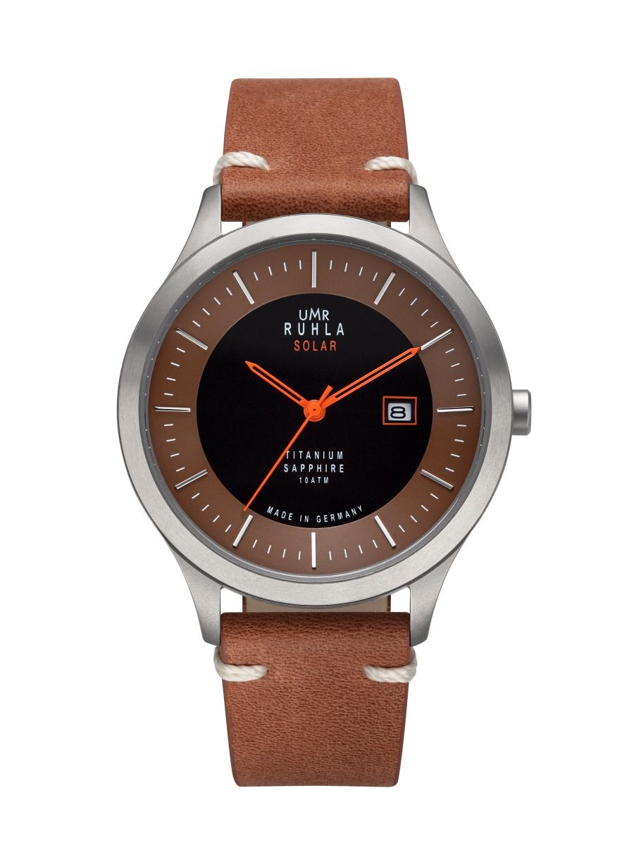 Montre solaire UMR Ruhla avec bracelet en cuir marron, boîtier rond et aiguilles orange
