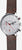 Montre homme de face avec vue sur le bracelet : cadran blanc, bracelet en cuir marron, aiguilles rouges