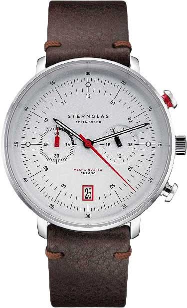 Montre homme : cadran blanc, bracelet en cuir marron, aiguilles chrono rouges, chronographe