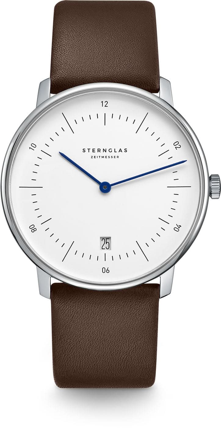 Herrenuhr mit braunem Lederarmband, silbernem Gehäuse und weißem Zifferblatt, blaue Zeiger