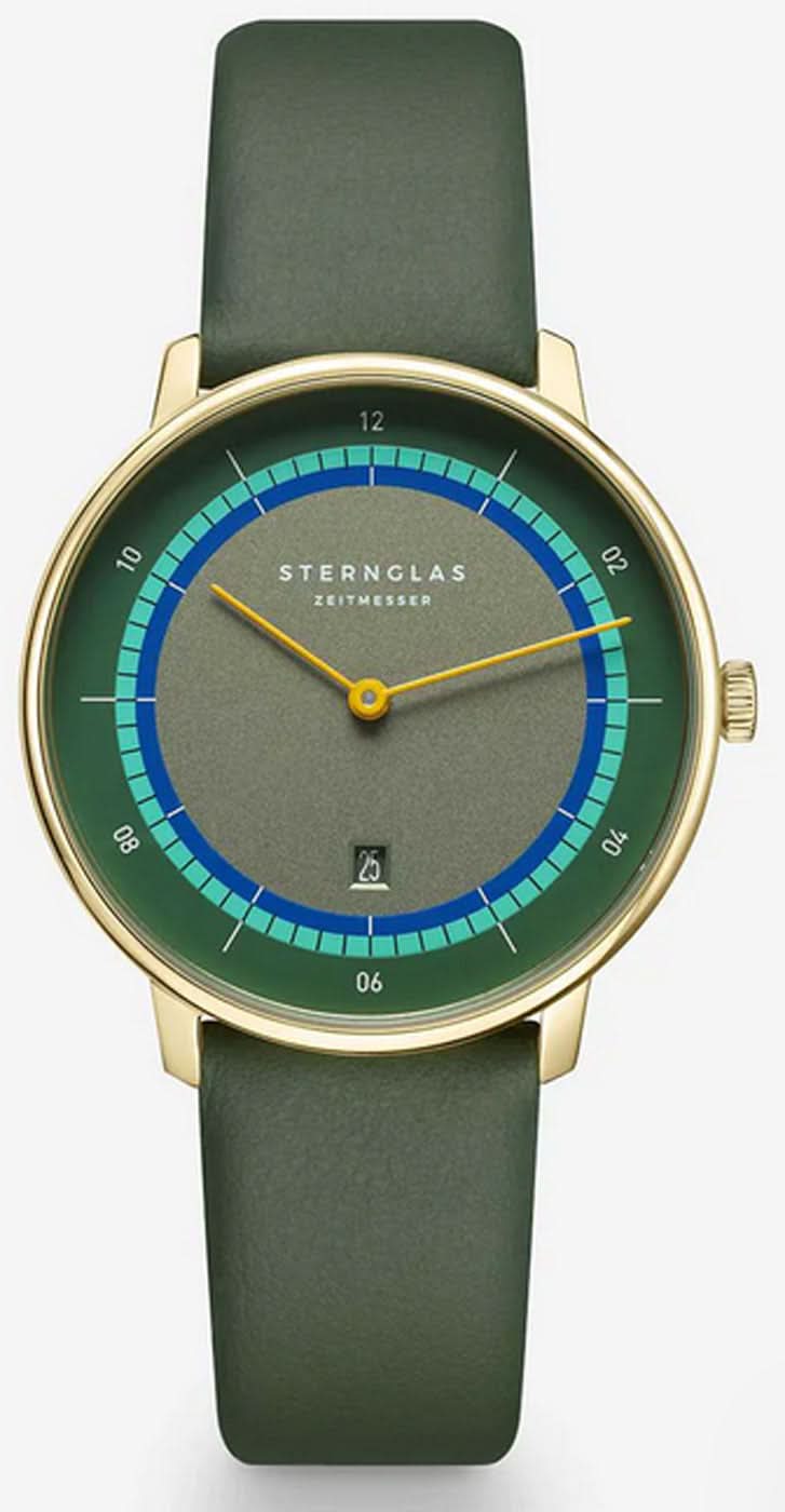 Damenuhr mit grünem Lederband, goldfarbener Lünette und blauem Minutenring