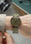 Montre Sternglas pour homme au poignet, cadran vert olive et bracelet textile vert olive