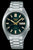 Montre bracelet pour homme avec bracelet en métal argenté, cadran sombre et affichage de la date « LUN 6 ».