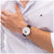 Herren-Quarzarmbanduhr mit braunem Lederarmband und weißem Zifferblatt