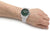 Montre pour homme au poignet : bracelet en acier inoxydable argenté, cadran sombre