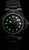 Montre homme avec cadran sombre et index lumineux verts, bracelet noir
