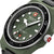Montre homme en détail : cadran vert et noir, aiguilles larges, lunette noire