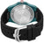 Rückseite einer Herrenarmbanduhr: Edelstahlboden mit Prägung, schwarzes Silikonarmband.
