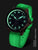 Montre pour homme avec cadran vert lumineux, boîtier noir et bracelet en silicone vert