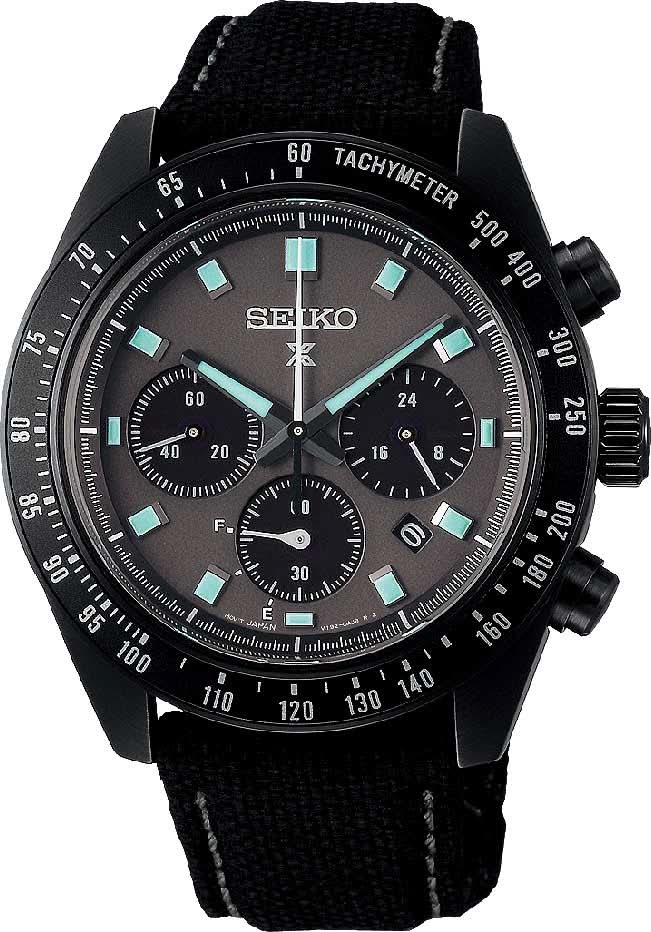 Montre Seiko pour homme avec bracelet en tissu noir, cadran vert foncé, chronographe et tachymètre.