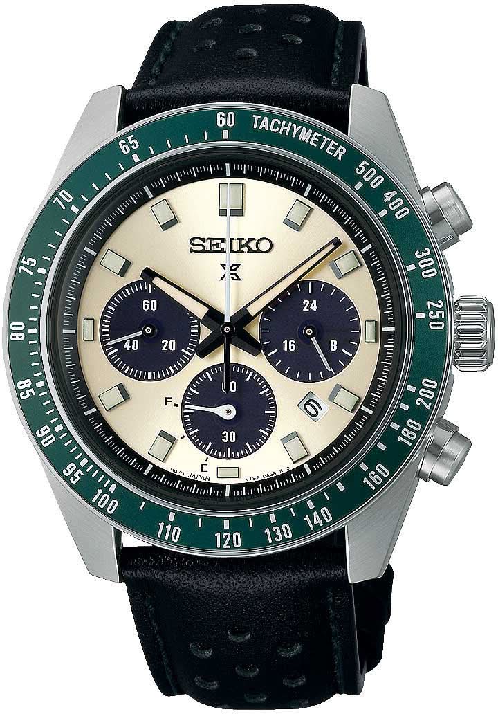 Montre pour homme avec cadran beige, lunette sombre et bracelet en cuir noir.