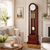 Enfilade en bois avec insert en verre, cadran rond et balancier