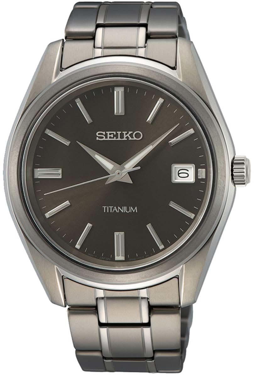 Montre homme avec cadran noir, index bâtons et bracelet en titane