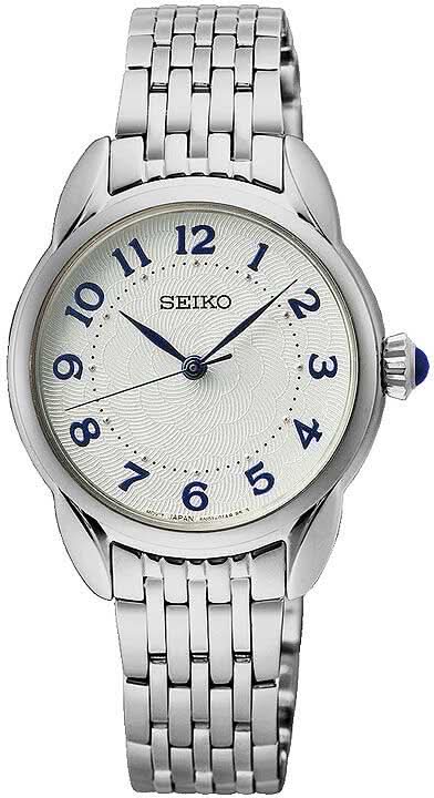 Montre femme argentée avec bracelet en métal, cadran blanc et chiffres bleus, Seiko