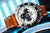 Montre homme avec bracelet en cuir marron et boîtier argenté, cadran blanc et chrono