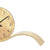 Runde Tischuhr mit beigem Ziffernblatt und schwarzen Zeigern, Messing-Optik-Korpus
