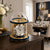 Horloge de table mécanique avec cloche en verre, cadre doré et cadran à chiffres romains