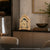 Holz-Tischuhr mit Zifferblatt und Mondphasenanzeige, goldfarbene Akzente