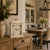 Horloge de table blanche sur commode en bois massif avec cadran floral