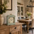 Horloge de table turquoise en bois sur commode, cadran romain avec bordure florale